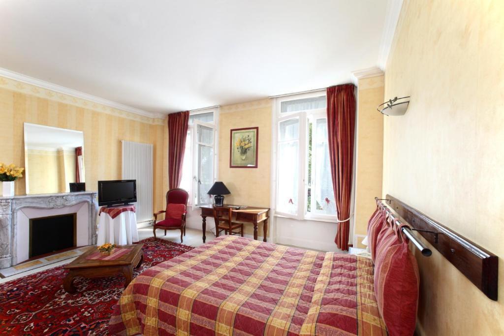 Hotel De Paris Charleville-Mezieres Room photo